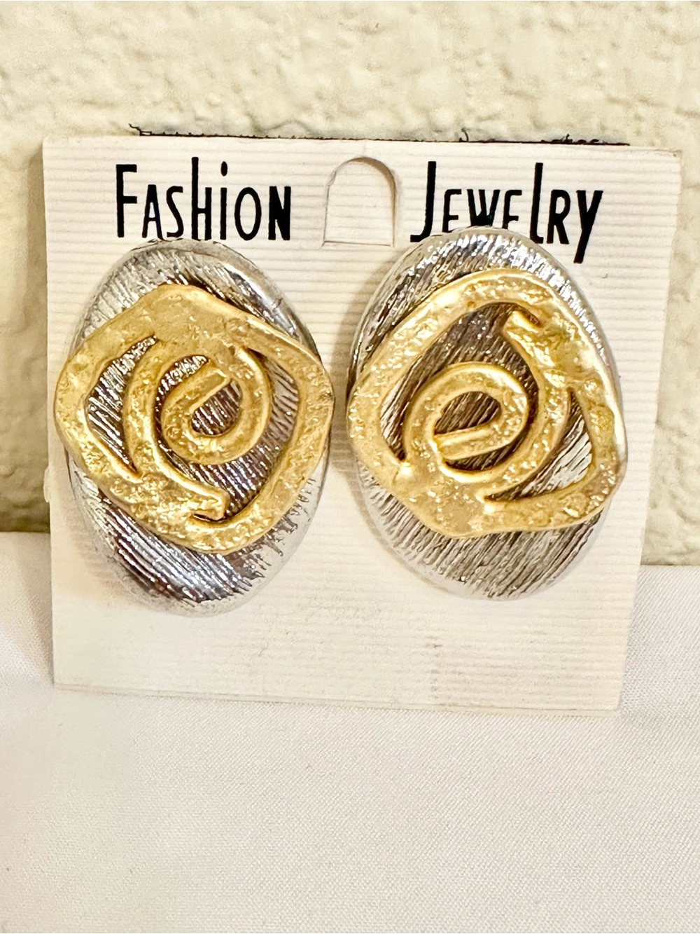 VTG Fashion Jewelry Gold & Silver Swirl Clip-On Earrings